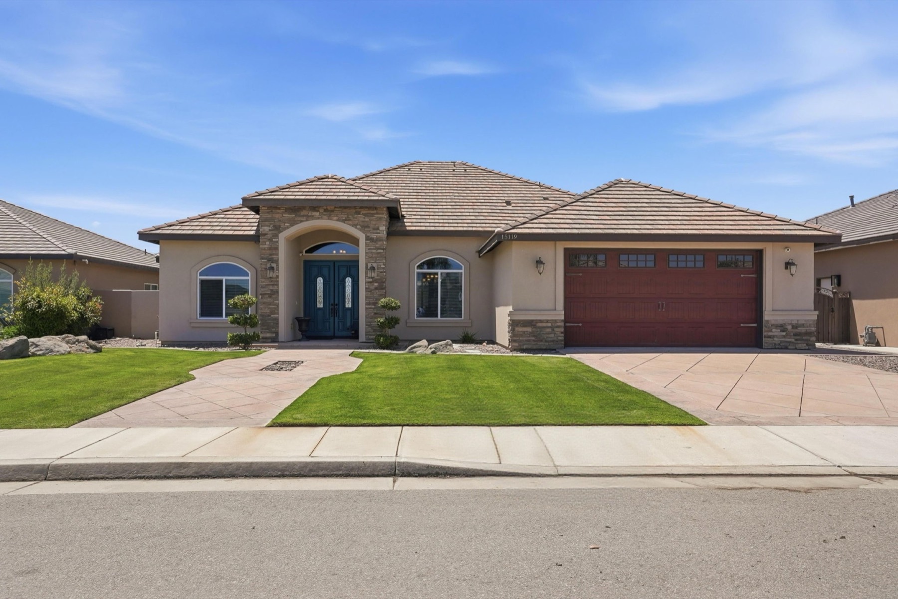 Residential curb-appeal photography
